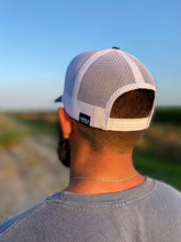 Load image into Gallery viewer, Sight Cast Cap (Navy/White)
